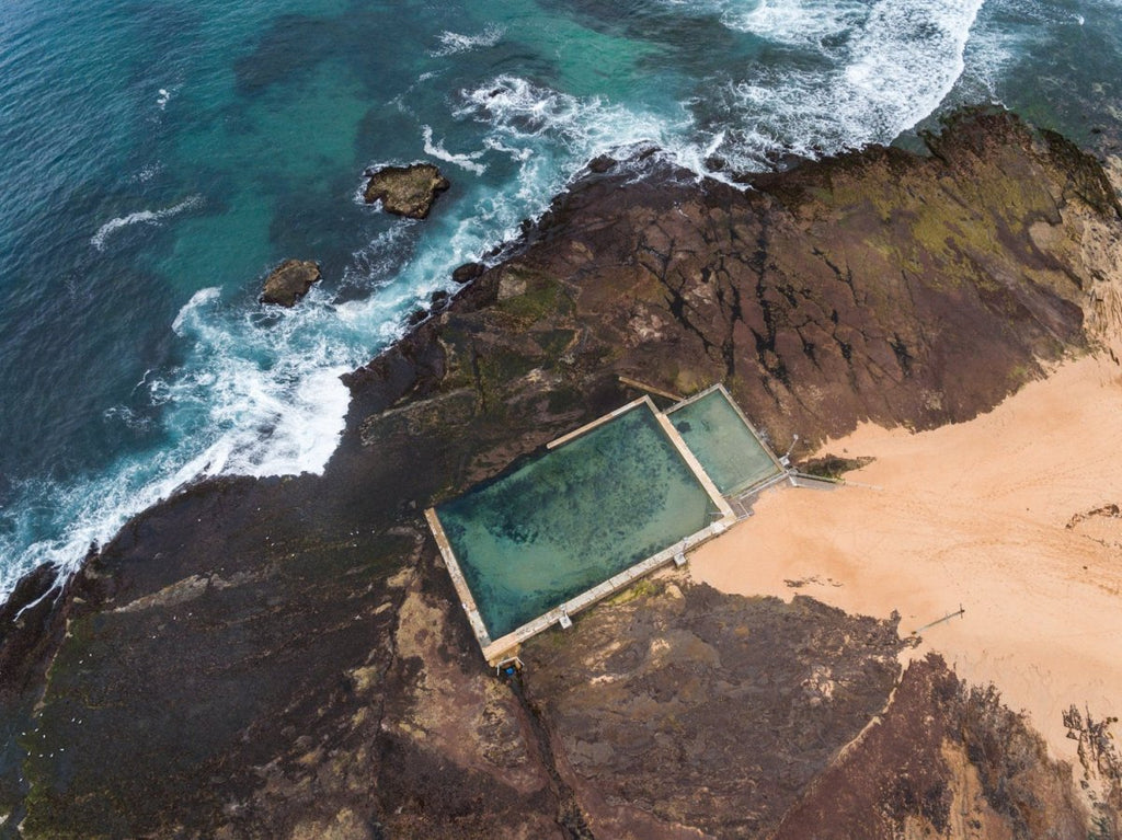Monavale tidal pool and waves from above in Sydney