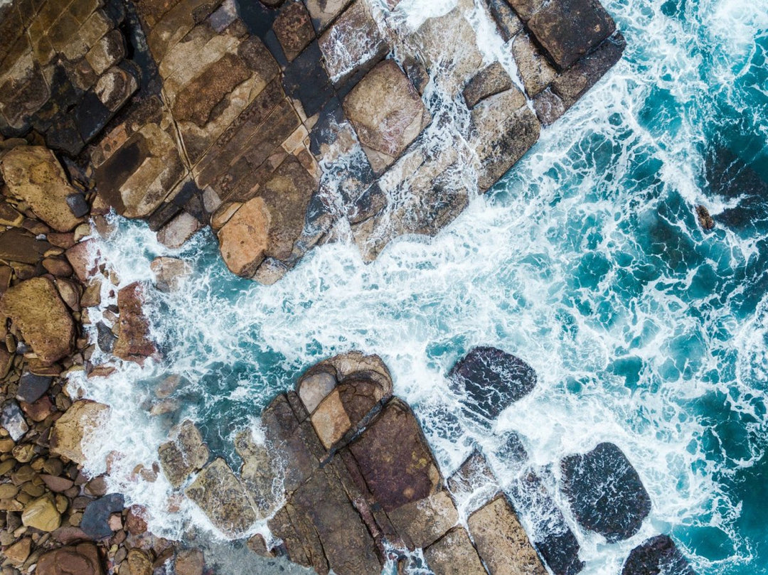 Water crashing from sea into rocks along Sydney coast