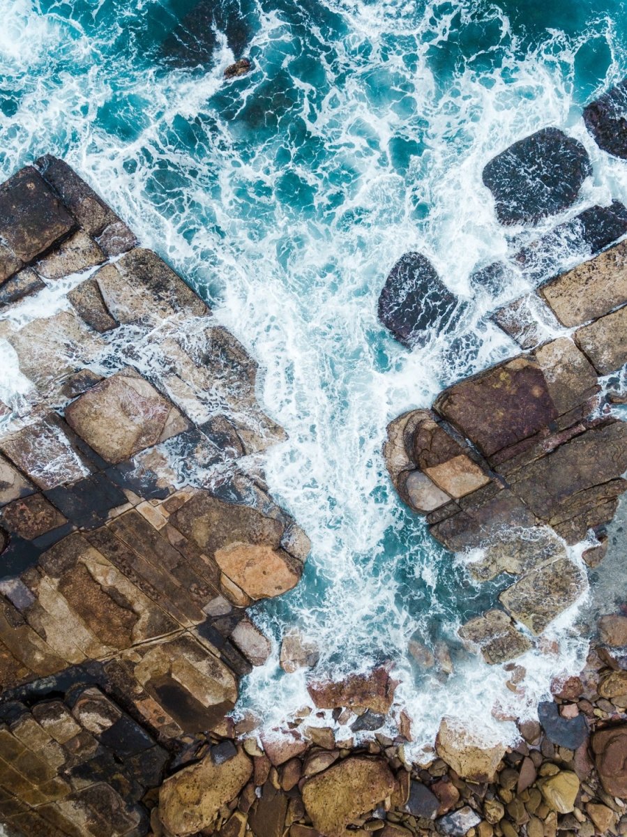 Water crashing from sea into rocks along Sydney coast