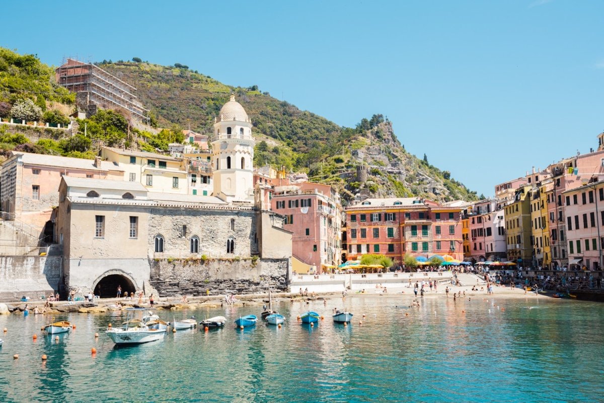 Beach, boats and colorful buildings of Vernazza in Cinque Terre