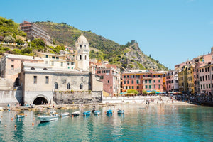Beach, boats and colorful buildings of Vernazza in Cinque Terre